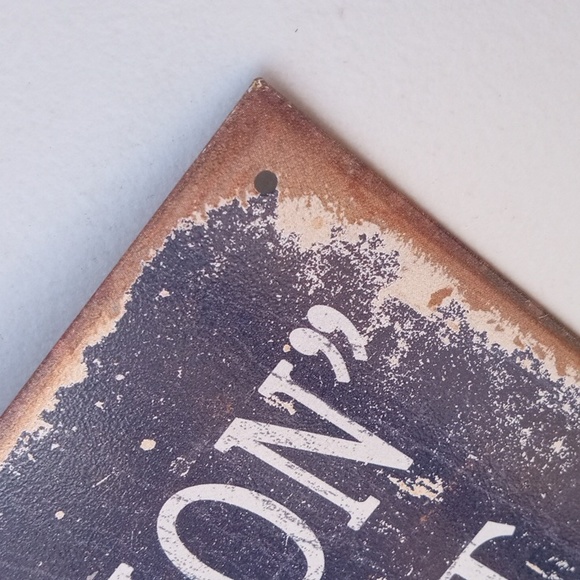 Tin Distressed Wall Art S&W Self Preservation - Picture 6 of 10